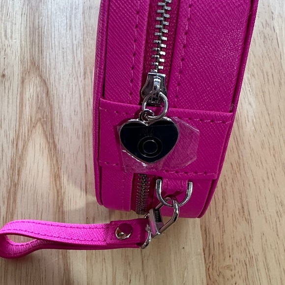 Pandora Vibrant Pink Heart Wristlet - Picture 4 of 5